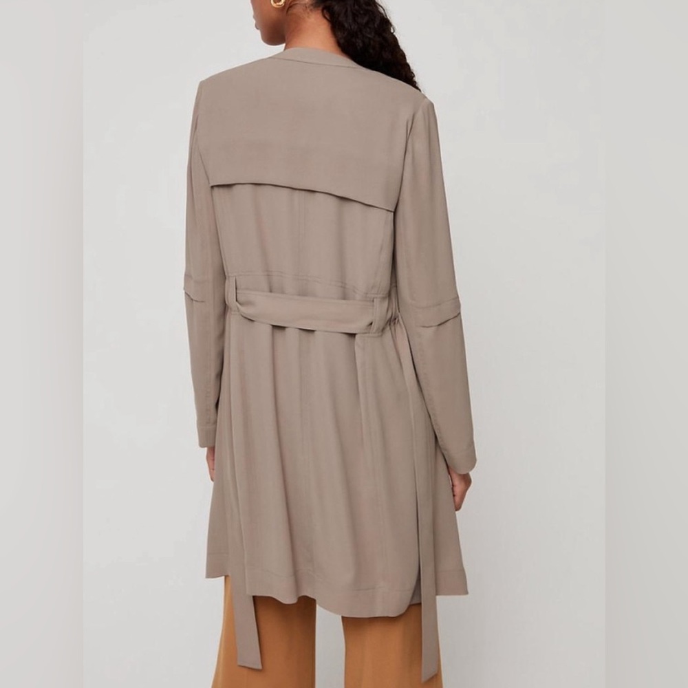 Aritzia Babaton Quincey Flowy Lightweight trench coat Size Medium In Taupe - Picture 3 of 16